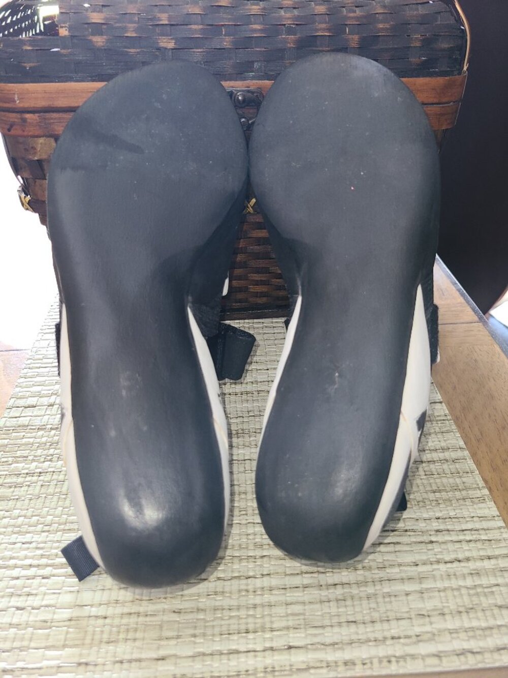 Men's Momentum Climbing Shoes Size M10/W11 Color Black & White - Picture 5 of 8